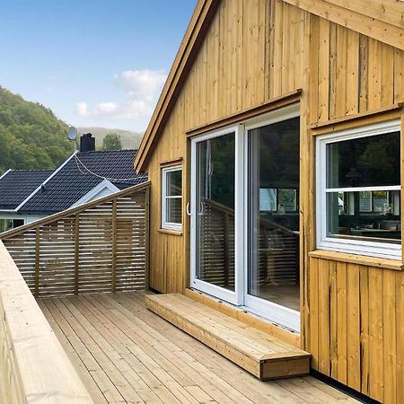 2 Bedroom Stunning Home In Lyngdal Exteriör bild