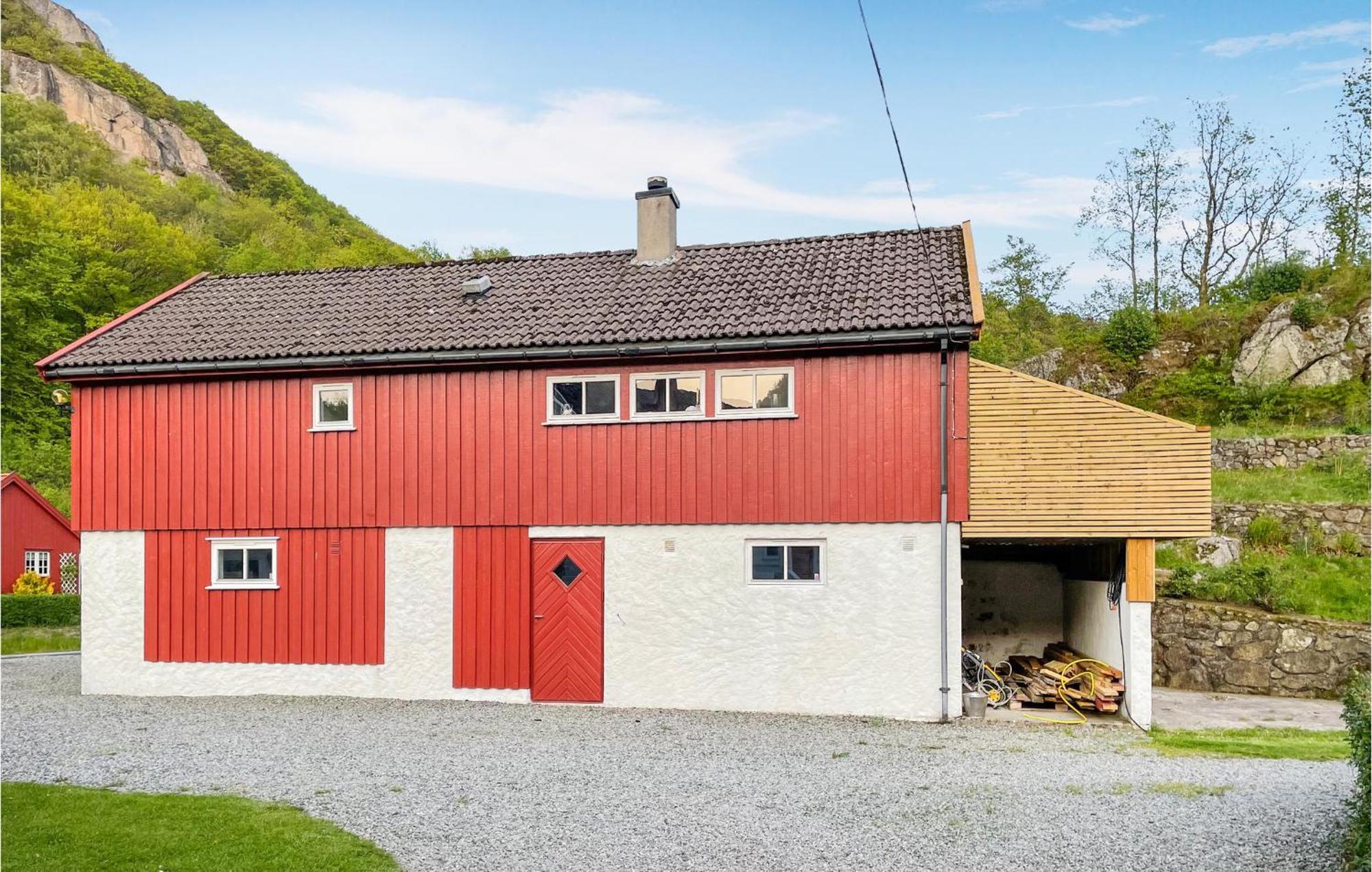 2 Bedroom Stunning Home In Lyngdal Exteriör bild