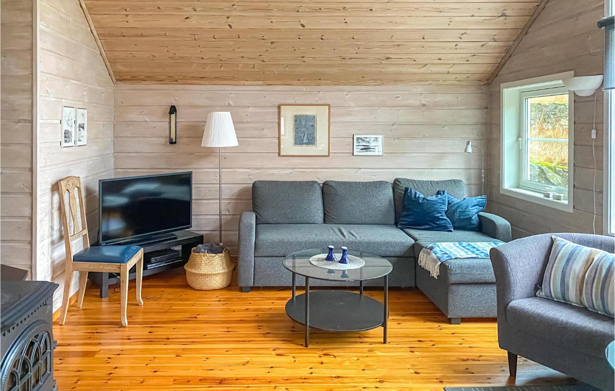 2 Bedroom Stunning Home In Lyngdal Exteriör bild