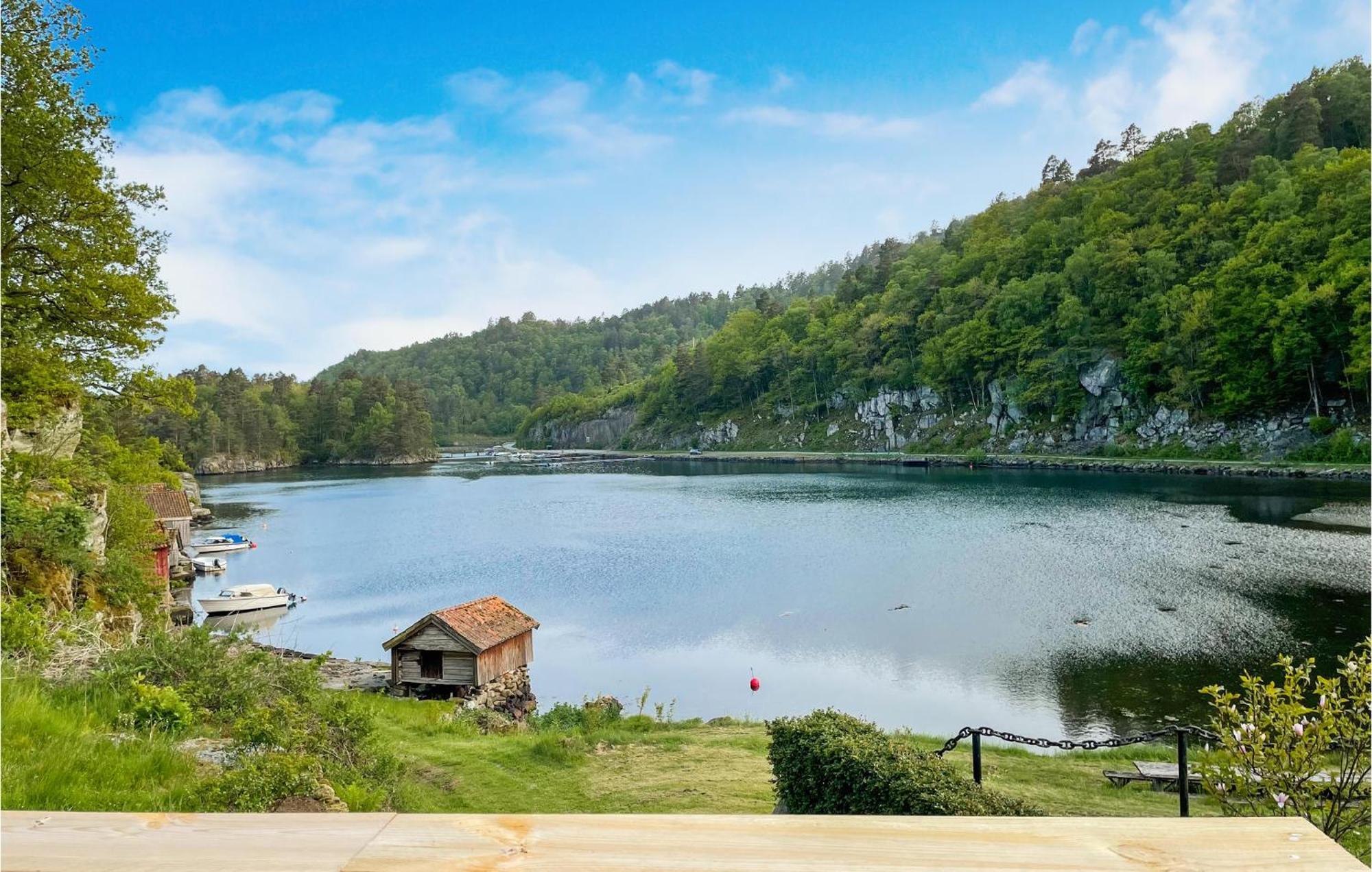 2 Bedroom Stunning Home In Lyngdal Exteriör bild