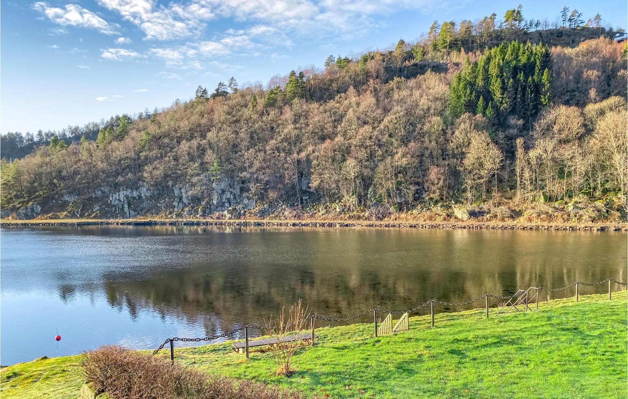2 Bedroom Stunning Home In Lyngdal Exteriör bild