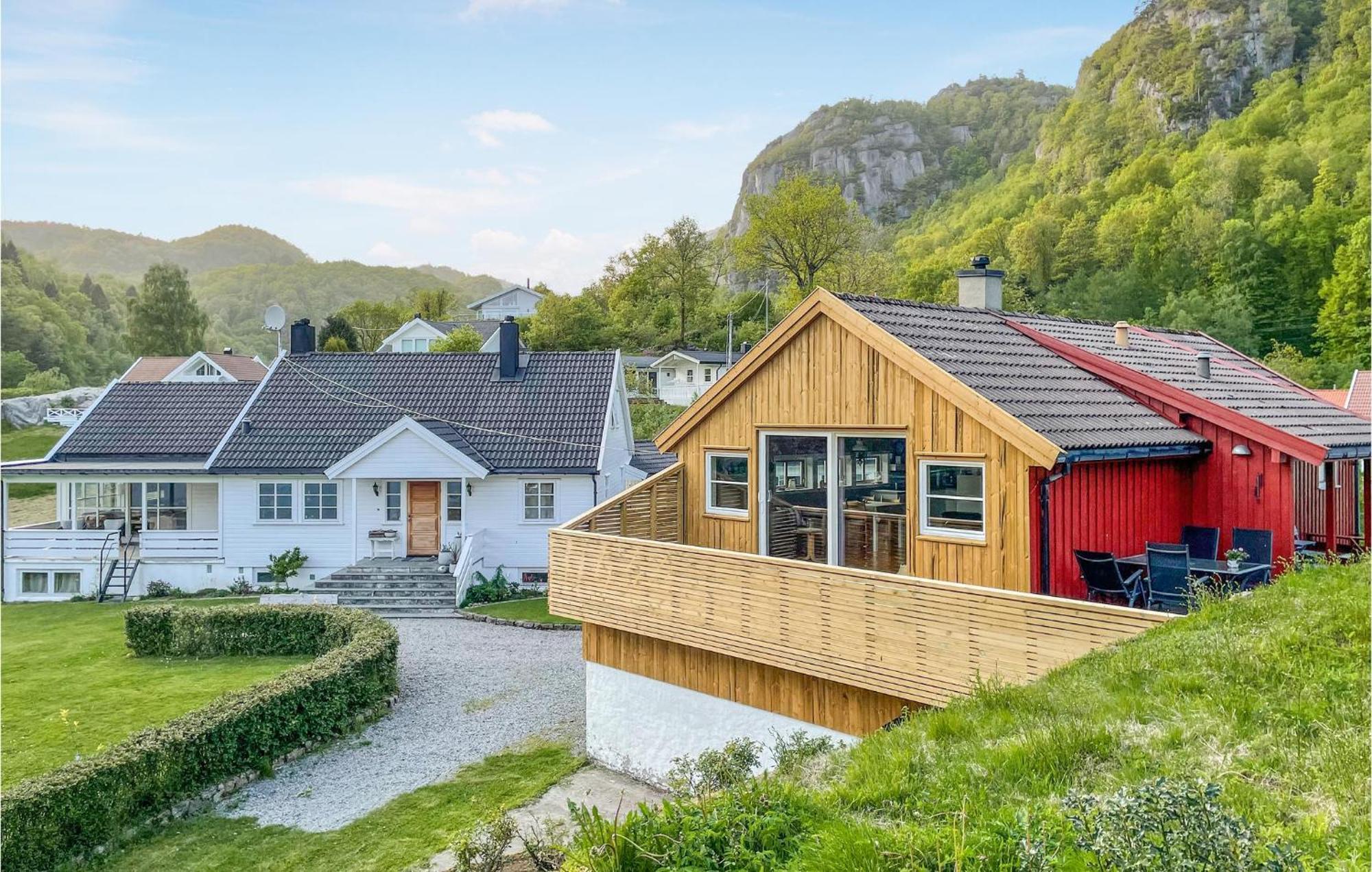 2 Bedroom Stunning Home In Lyngdal Exteriör bild