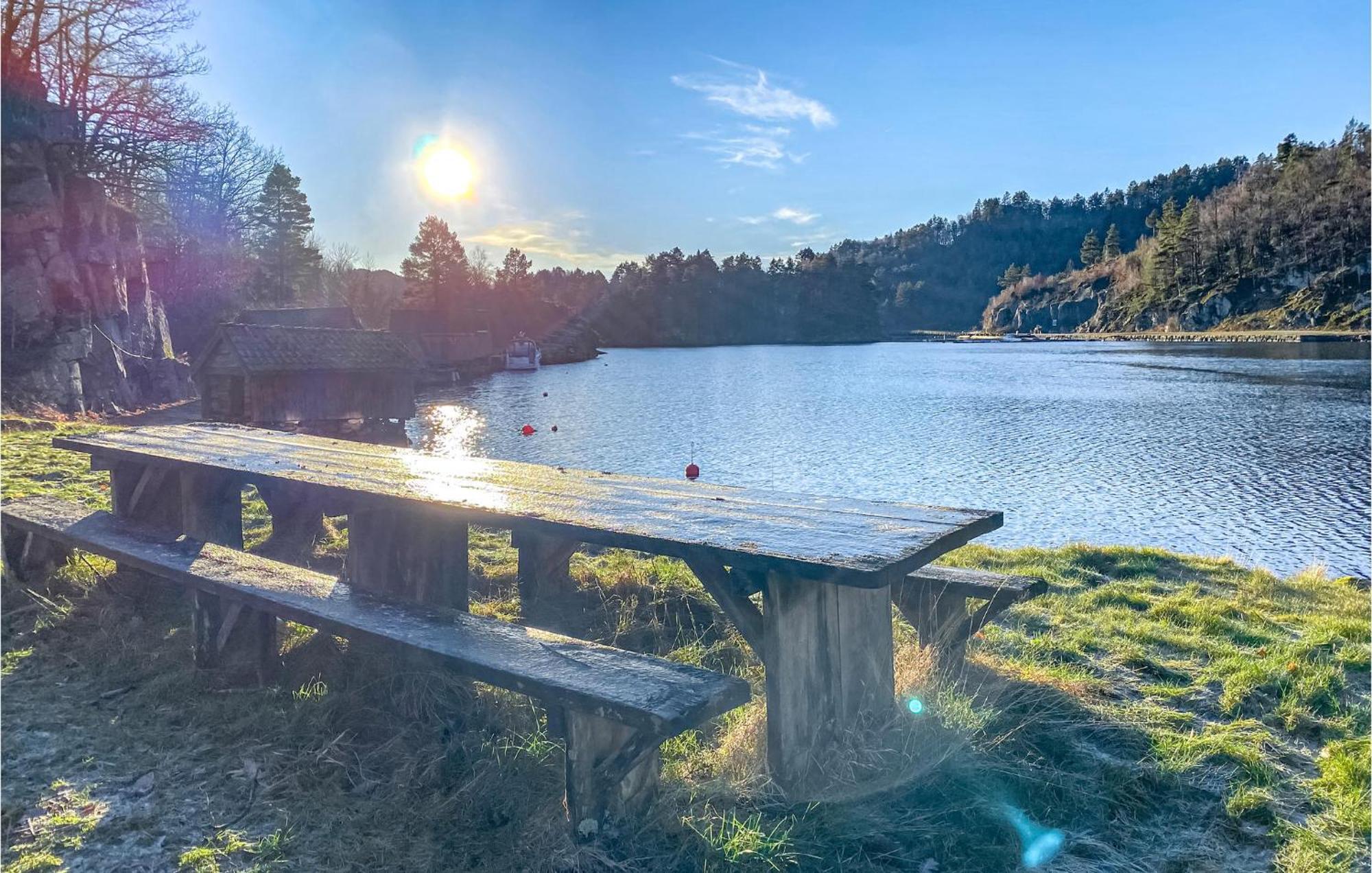 2 Bedroom Stunning Home In Lyngdal Exteriör bild