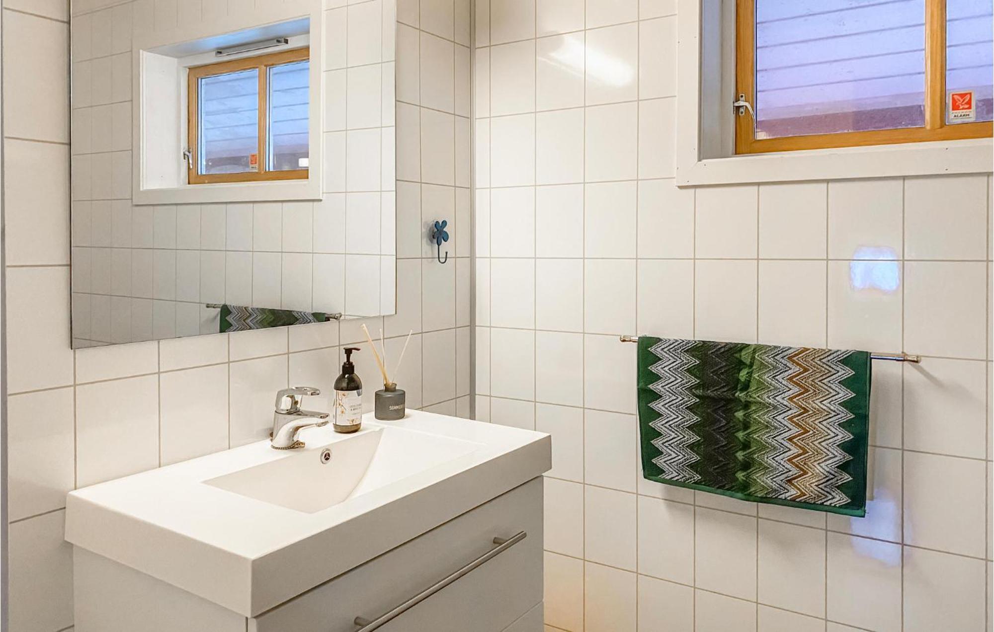 2 Bedroom Stunning Home In Lyngdal Exteriör bild