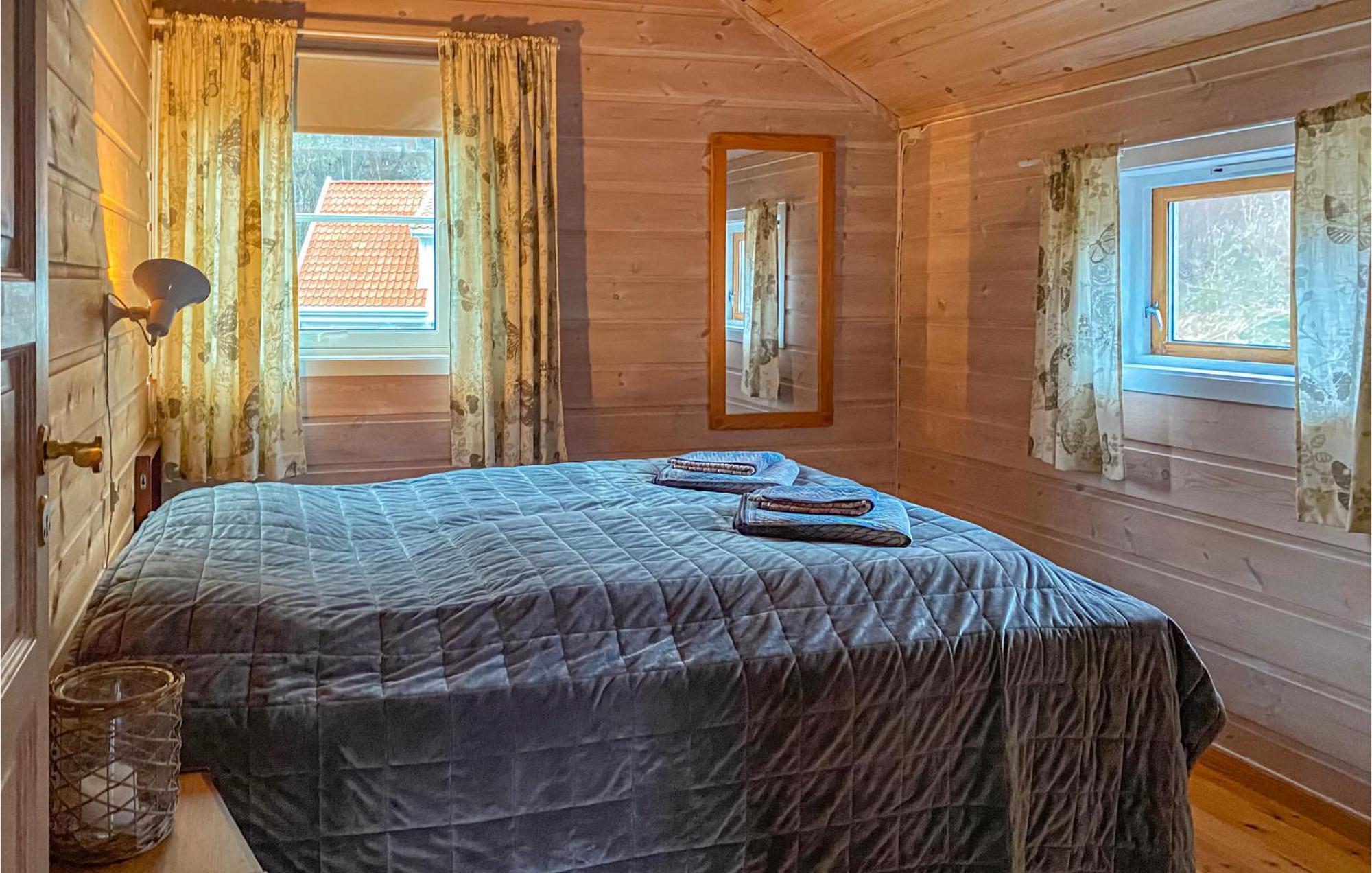 2 Bedroom Stunning Home In Lyngdal Exteriör bild